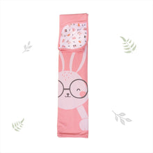 Load image into Gallery viewer, Hugs Gift Set With Onesie, Cap, Booties, Mitten, Bib & Blanket