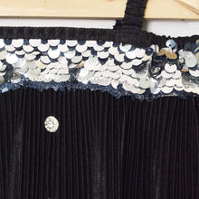 Load image into Gallery viewer, Black & White Sequins Pleated Sleeveless Top