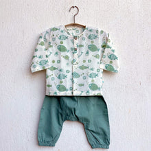 Load image into Gallery viewer, Organic Koi Mint And White Kurta With Mint Pant