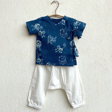 Load image into Gallery viewer, Organic Zoo Print Indigo Angarakha Top And White Pants