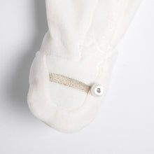 Load image into Gallery viewer, Ivory Bear Applique Footsie
