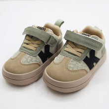 Load image into Gallery viewer, Green Velcro Closure Sneakers
