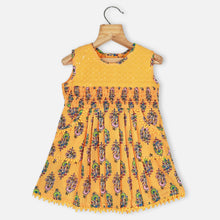 Load image into Gallery viewer, Yellow Pleated Sleeveless Cotton Dress
