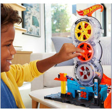 Load image into Gallery viewer, Hot Wheels Super City Twist Tire Shop Playset And Car
