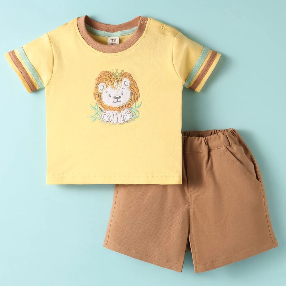 Yellow Lion Printed Half Sleeves T-Shirt With Brown Shorts