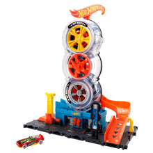 Load image into Gallery viewer, Hot Wheels Super City Twist Tire Shop Playset And Car
