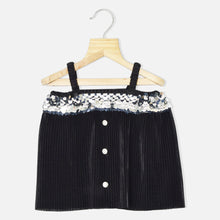 Load image into Gallery viewer, Black &amp; White Sequins Pleated Sleeveless Top
