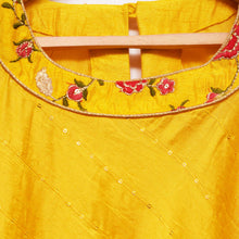 Load image into Gallery viewer, Yellow Cowl Kurta with Belt and Pant
