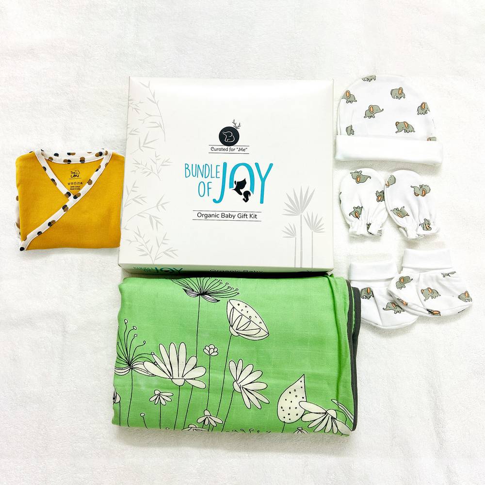 Green Snuggle Blanket Gift Set Pack of 7 Pieces- Blanket, Jhabla, Cap, Booties & Mittens set
