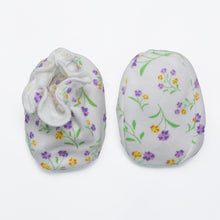 Load image into Gallery viewer, White Floral Cap Booties &amp; Mittens Set For Premature Baby
