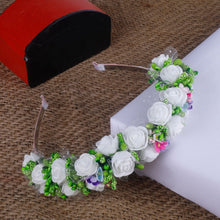 Load image into Gallery viewer, White Flower Tiara Style
