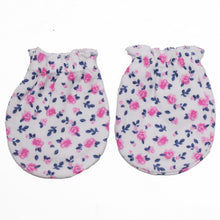 Load image into Gallery viewer, Pink Spotted And White Floral Printed Mittens
