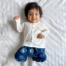 Load image into Gallery viewer, Organic Zoo Print And White Kurta With Zoo Pants
