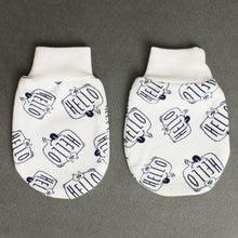 Load image into Gallery viewer, White Hello Printed Cap, Mitten &amp; Booties Set

