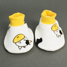 Load image into Gallery viewer, Yellow Cow Theme Cap, Mitten &amp; Booties Set
